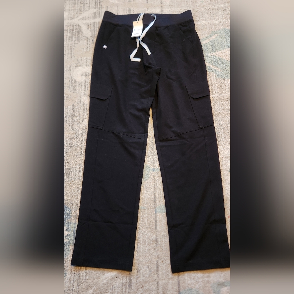 Men's Figs Classic Axim Cargo Scrub Bottoms. Size L. NWT.